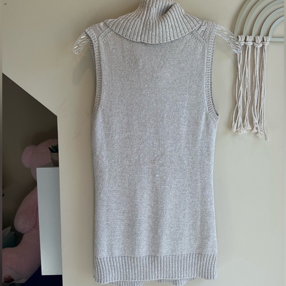 Banana Republic Sweater - Picture 6 of 6
